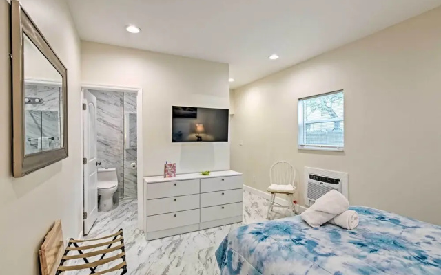 photo 4 of 1 Block to Deerfield Beach: Studio w/ Fire Pit!