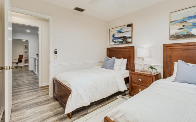 photo 4 of Modern style 3Bedroom home with hot tub less than 5 Mins from Legoland
