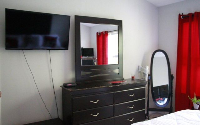 photo 2 of Modern, Stylish 3br Townhome In Raleigh! 3 Bedroom Townhouse by Redawning