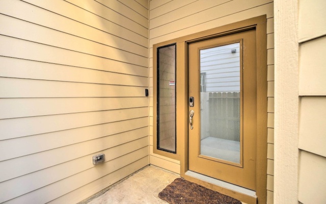 photo 3 of Modern Houston Townhome - 3 Mi to Downtown!