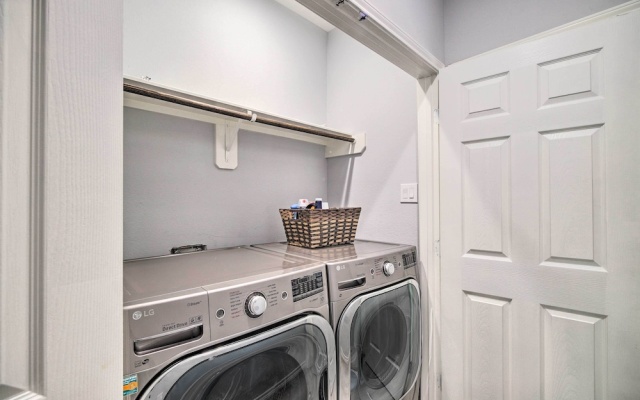 photo 5 of Modern Houston Townhome - 3 Mi to Downtown!