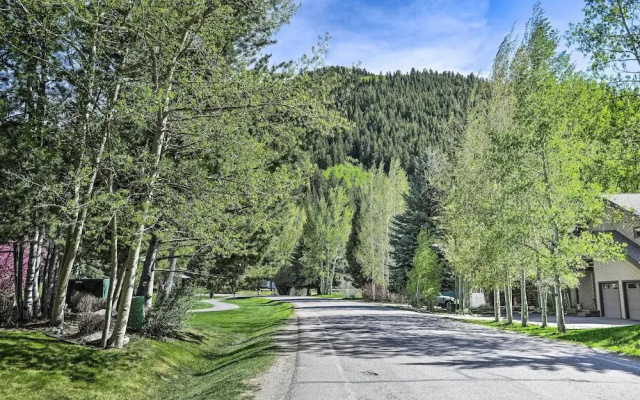 photo 5 of Modern Townhome ~ 4 Miles to Beaver Creek Resort!