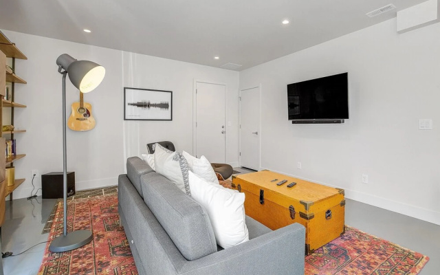 photo 5 of Amazingly Sleek Rino Pad - Stunning Mountain Views