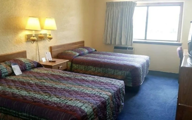 photo 5 of Moline Bell Hotel