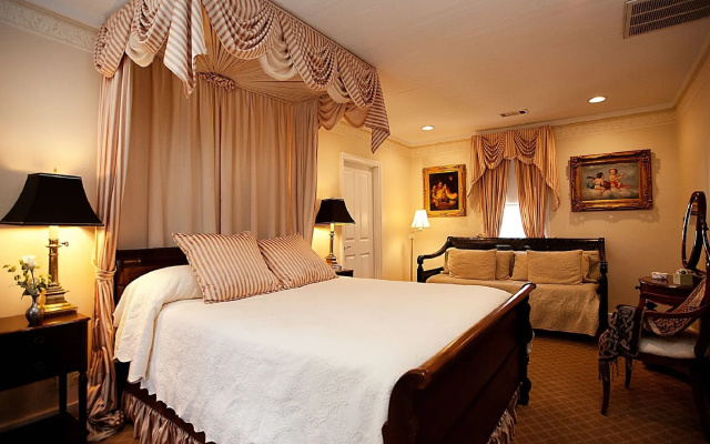 photo 2 of Monmouth Historic Inns and Gardens
