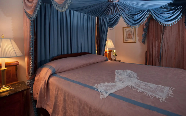 photo 4 of Monmouth Historic Inns and Gardens