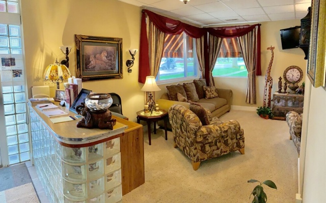 photo 4 of Monroe Street Suites