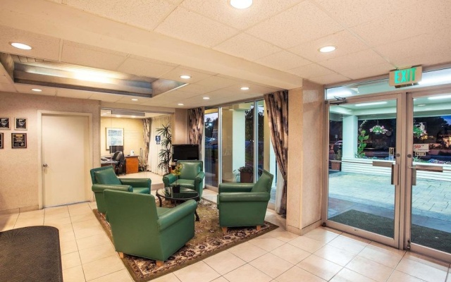 photo 2 of Monterey Bay Travelodge