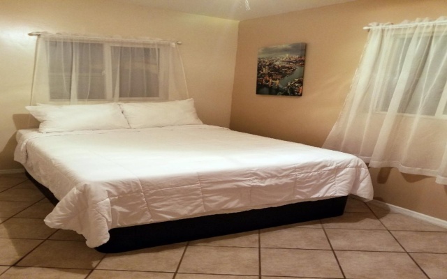 photo 3 of Monterey Inn Hotel