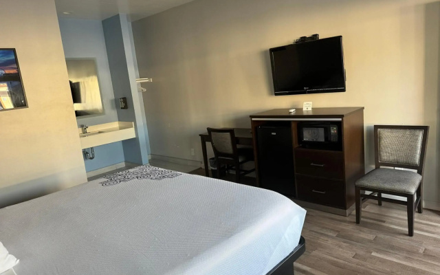 photo 2 of Surfside Inn Redondo Beach