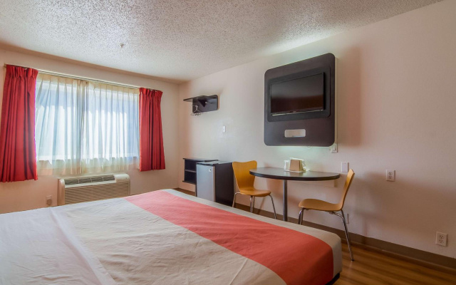 photo 2 of Motel 6 Dallas, TX - North - Richardson