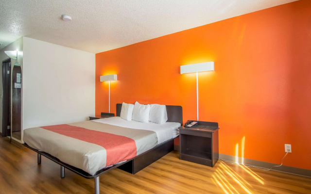 photo 5 of Motel 6 Dallas, TX - North - Richardson