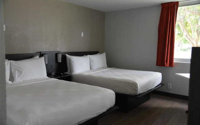photo 3 of Signature Inn Miami