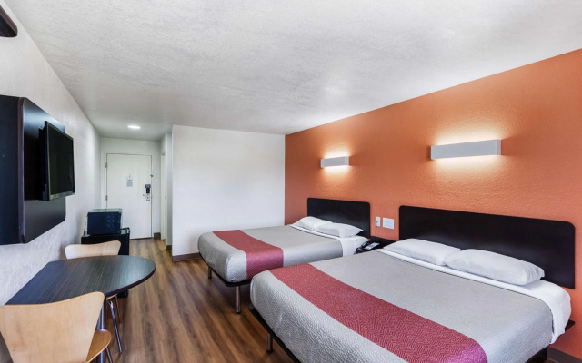 photo 3 of Motel 6 Bedford, TX - Fort Worth