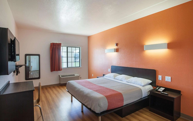 photo 5 of Motel 6 Bedford, TX - Fort Worth