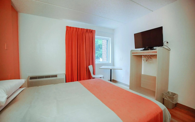 photo 3 of Motel 6 Albany, NY