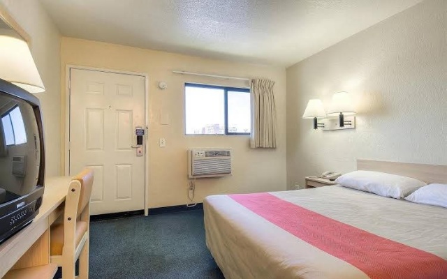 photo 5 of Motel 6 Anaheim Stadium Orange