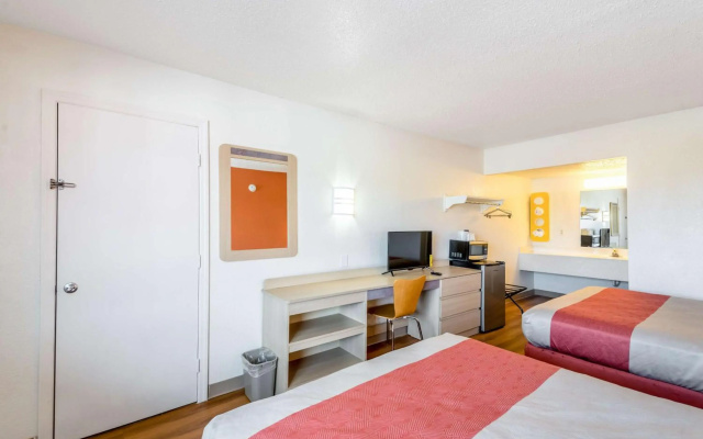 photo 4 of Motel 6 Anniston, AL