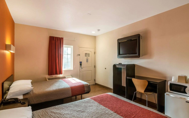 photo 5 of Motel 6 Los Angeles - Bell Gardens