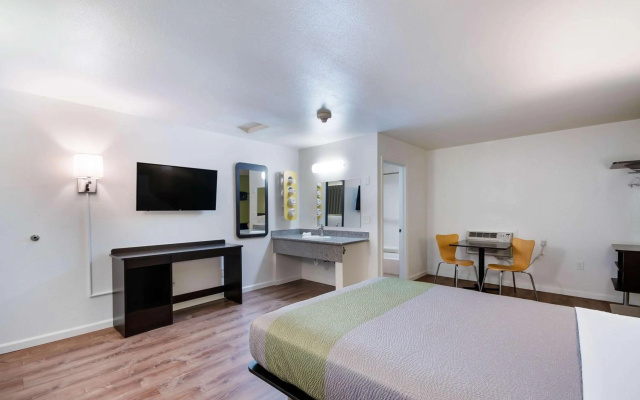 photo 4 of Motel 6 Burlington, WA
