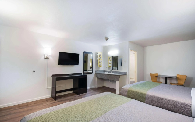 photo 5 of Motel 6 Burlington, WA