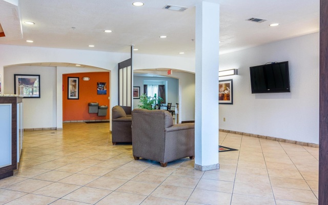 photo 2 of Motel 6 Canton, GA