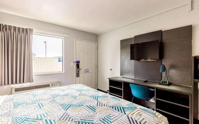 photo 3 of Motel 6 Carlsbad, CA - Near Legoland