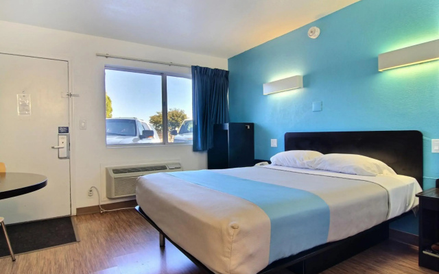 photo 2 of Motel 6 Carlsbad, NM
