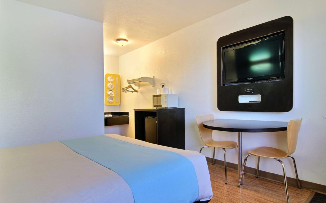 photo 3 of Motel 6 Carlsbad, NM