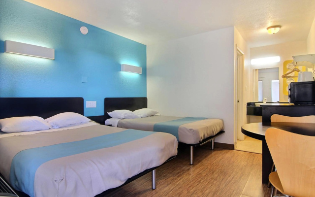 photo 5 of Motel 6 Carlsbad, NM