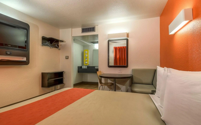 photo 3 of Motel 6 Carlsbad, CA Beach
