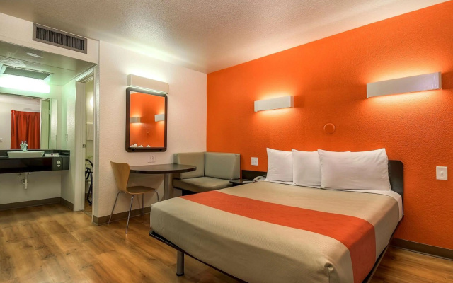 photo 4 of Motel 6 Carlsbad, CA Beach
