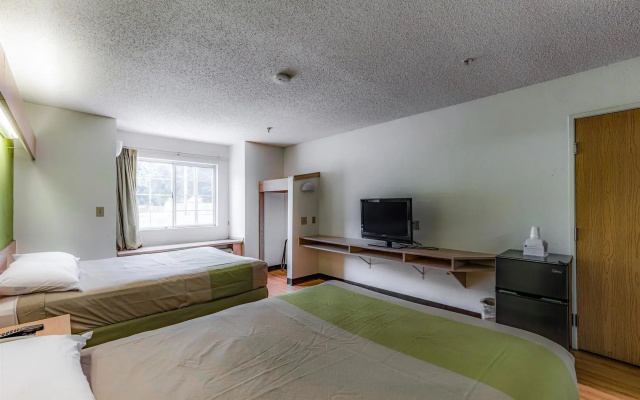 photo 3 of Motel 6 Charlotte, NC - University