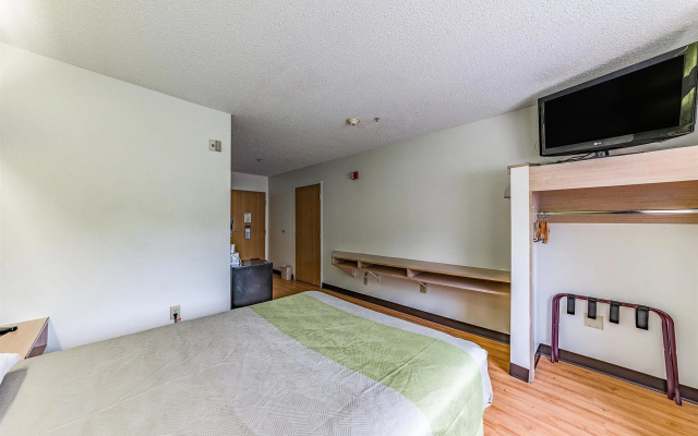 photo 4 of Motel 6 Charlotte, NC - University