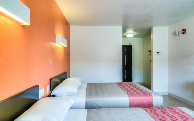 photo 5 of Motel 6 Arlington Heights, IL - Chicago North Central