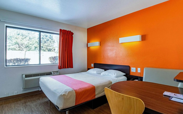 photo 5 of Motel 6 Palatine, IL - Chicago Northwest
