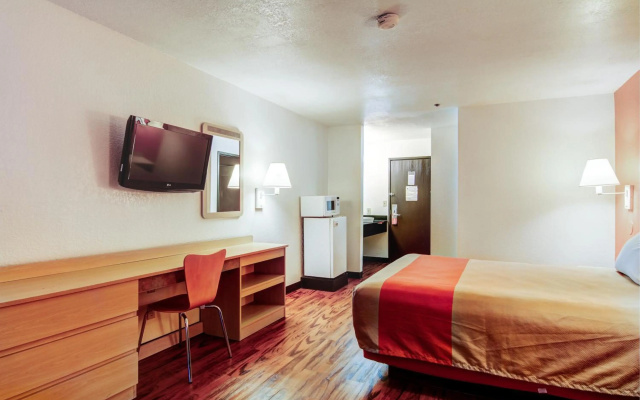 photo 4 of Motel 6 Columbia - East