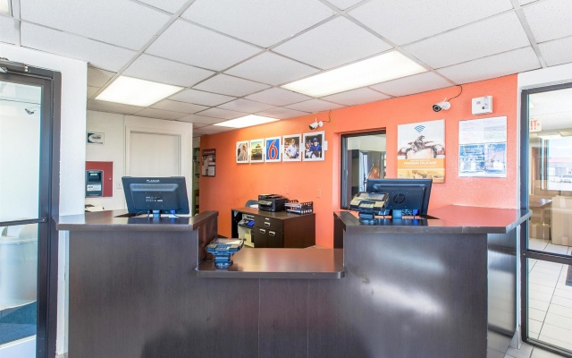 photo 2 of Motel 6 Council Bluffs, IA - Omaha East