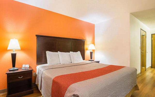 photo 5 of Motel 6 Waterloo, IA - Crossroads Mall - Cedar Falls