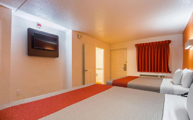 photo 3 of Motel 6 Garland, TX - Northeast Dallas