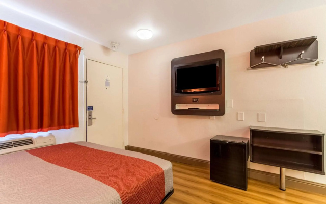 photo 4 of Motel 6 Garland, TX - Dallas