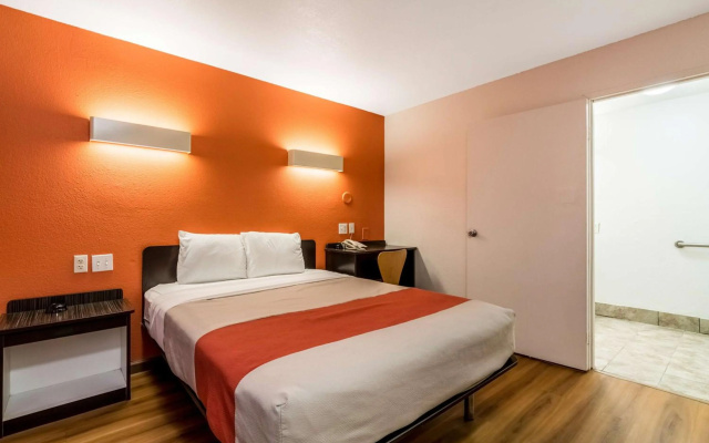 photo 5 of Motel 6 Garland, TX - Dallas