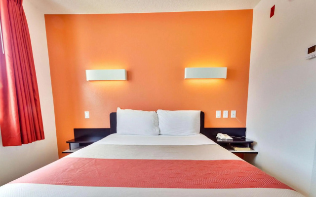 photo 3 of Motel 6 Lewisville, TX - Dallas