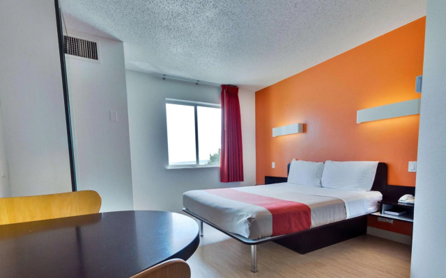 photo 5 of Motel 6 Lewisville, TX - Dallas