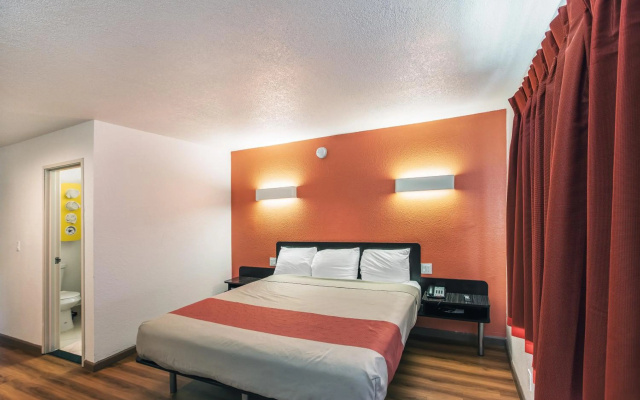 photo 5 of Motel 6 Dallas, TX - South