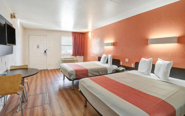photo 4 of Motel 6 Dallas, TX - Forest Lane