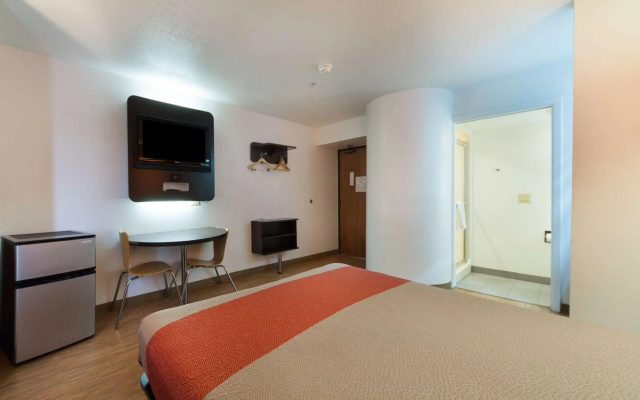 photo 3 of Motel 6 Dallas, TX - Northeast