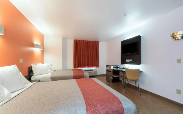 photo 4 of Motel 6 Dallas, TX - Northeast