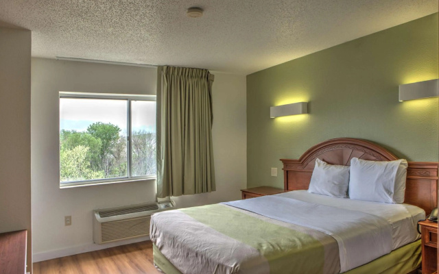 photo 3 of Motel 6 Dallas, TX - Northwest