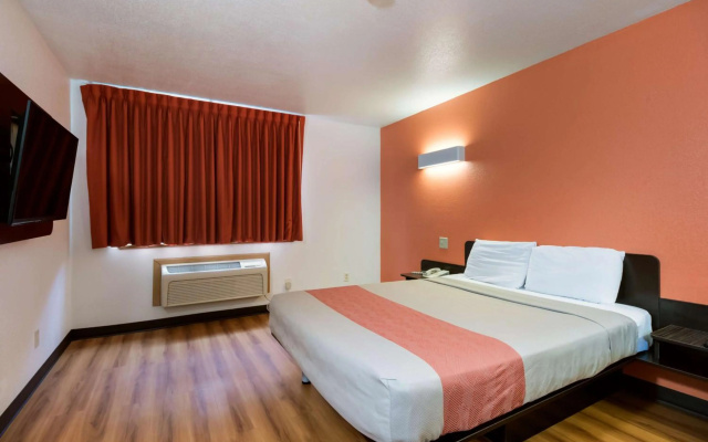 photo 4 of Motel 6 Davenport, IA